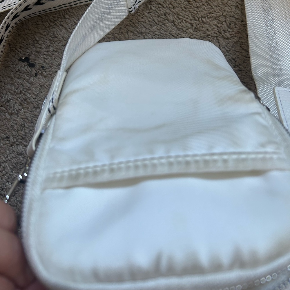 House of Harlow 1960 White Crossbody Bag - Picture 4 of 4
